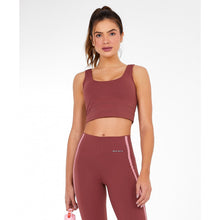 Carica l'immagine nel visualizzatore di Gallery, Model Front: Alto Giro Fitness Haut Top Bodytex Ii Com Laser Marrom Mahogany