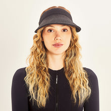 Carica l'immagine nel visualizzatore di Gallery, Model Front: Uv Line Visière Visor Brunei Preto Upf50+