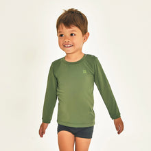 Carica l'immagine nel visualizzatore di Gallery, Model Front: Uv Line T-Shirt Longsleeve Baby Green Militar Upf50+