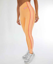 Carica l'immagine nel visualizzatore di Gallery, Model Front: Alto Giro Fitness Bas Legging Blackout Ii C/ Recorte Verticale Laranja Gym