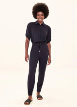 Carica l'immagine nel visualizzatore di Gallery, Model Front: Uv Line Pantalon De Plage Pants Fem Basic Black Upf50+