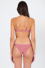 Carica l'immagine nel visualizzatore di Gallery, Model Back: Rio De Sol Haut Top Shimmer-Confetti Bandeau-Knot