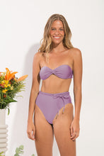 Carica l'immagine nel visualizzatore di Gallery, Model Front: Rio De Sol Ensemble Set Shimmer-Harmonia Twist Belted-High-Waist