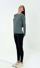 Carica l'immagine nel visualizzatore di Gallery, Product Front: Uv Line T-Shirt Longsleeve Fem New Fit Textura Verde Jade Upf50+