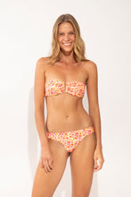 Carica l'immagine nel visualizzatore di Gallery, Model Front: Rio De Sol Haut Top Ditsy-Butter Sara