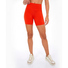 Carica l'immagine nel visualizzatore di Gallery, Model Front: Alto Giro Fitness Bas Bermuda Supplex Fusao Laranja Fast