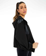 Carica l'immagine nel visualizzatore di Gallery, Image 02: Alto Giro Fitness Haut Jaqueta Tecnospan Recortes Preto