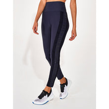 Carica l'immagine nel visualizzatore di Gallery, Model Front: Alto Giro Fitness Bas Legging Light Co2 Recorte Jwinner Preto