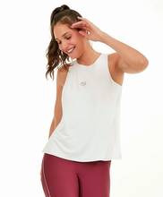 Carica l'immagine nel visualizzatore di Gallery, Model Front: Alto Giro Fitness Haut Ragata Radiosa Abertura Costas Off White