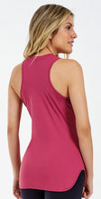 Carica l'immagine nel visualizzatore di Gallery, Model Back: Alto Giro Fitness Haut Regata Skin Fit Alongada Gola V Rosa