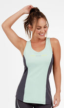 Carica l'immagine nel visualizzatore di Gallery, Model Front: Alto Giro Fitness Haut Regata Skin Fit Recorte Frente