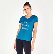 Carica l'immagine nel visualizzatore di Gallery, Model Front: Alto Giro Fitness Haut T-Shirt Skin Fit Frases Inspiracionais Verde Strong