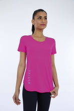 Carica l'immagine nel visualizzatore di Gallery, Model Front: Alto Giro Fitness Haut T-Shirt Skin Fit Inspiracionais Pink Choque