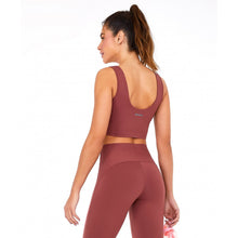 Carica l'immagine nel visualizzatore di Gallery, Model Back: Alto Giro Fitness Haut Top Bodytex Ii Com Laser Marrom Mahogany