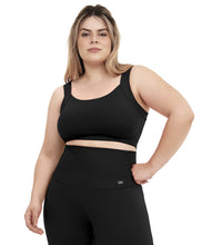Carica l'immagine nel visualizzatore di Gallery, Model Front: Alto Giro Fitness Haut Top Supplex Alcas Plus Preto