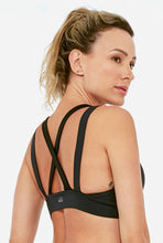 Carica l'immagine nel visualizzatore di Gallery, Model Back: Alto Giro Fitness Haut Top Up Co2 Com Recortes Atlanta Preto