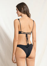 Carica l'immagine nel visualizzatore di Gallery, Model Back: Maaji Haut Top Victory Splendour Black