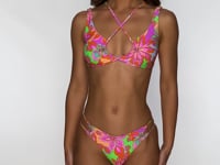 Carica e avvia il video nel visualizzatore di galleria, Video: Luli Fama Bas Bottom Crossing String Vivi Il Momento