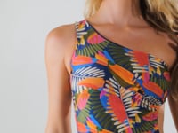 Carica e avvia il video nel visualizzatore di galleria, Video: Rio De Sol Une Pièce Jungle Maeve