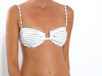 Carica e avvia il video nel visualizzatore di galleria, Video: Rio De Sol Chouchou Linea-White Scrunchie