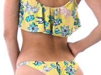 Carica e avvia il video nel visualizzatore di galleria, Video: Rio De Sol Haut Top Florescer Babado