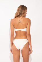 Carica l'immagine nel visualizzatore di Gallery, Model Back: Rio De Sol Bas Bottom Junco-Offwhite Essential-Comfy