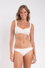 Carica l'immagine nel visualizzatore di Gallery, Model Front: Rio De Sol Bas Bottom Malibu-Natural Essential-Comfy