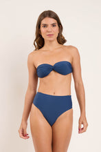 Carica l'immagine nel visualizzatore di Gallery, Model Front: Rio De Sol Bas Bottom Navy Hotpants