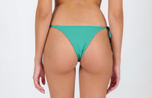 Carica l'immagine nel visualizzatore di Gallery, Model Back: Rio De Sol Bas Bottom Opal Ibiza