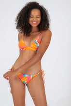 Carica l'immagine nel visualizzatore di Gallery, Model Front: Rio De Sol Bas Bottom Orange-Bloom Ibiza