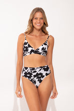 Carica l'immagine nel visualizzatore di Gallery, Model Front: Rio De Sol Bas Bottom Poppy Hotpants