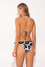Carica l'immagine nel visualizzatore di Gallery, Model Back: Rio De Sol Bas Bottom Poppy Ibiza-Comfy