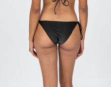 Carica l'immagine nel visualizzatore di Gallery, Model Back: Rio De Sol Bas Bottom Shimmer-Black Ibiza-Comfy