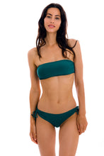 Carica l'immagine nel visualizzatore di Gallery, Model Front: Rio De Sol Bas Bottom Uv-Galapagos Madrid