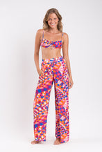 Carica l'immagine nel visualizzatore di Gallery, Model Front: Rio De Sol Pantalon De Plage Funny Wide Pants