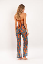 Carica l'immagine nel visualizzatore di Gallery, Model Back: Rio De Sol Pantalon De Plage Luma Pants Lana