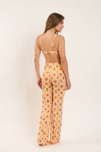 Carica l'immagine nel visualizzatore di Gallery, Model Back: Rio De Sol Pantalon De Plage Mosaico Pants Lana