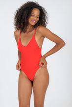 Carica l'immagine nel visualizzatore di Gallery, Model Front: Rio De Sol Une Pièce Rouge Hype