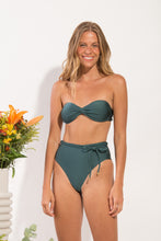 Carica l'immagine nel visualizzatore di Gallery, Model Front: Rio De Sol Ensemble Set Palace Twist Belted-High-Waist