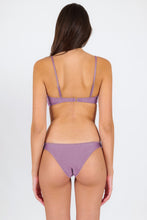 Carica l'immagine nel visualizzatore di Gallery, Model Back: Rio De Sol Ensemble Set Shimmer-Harmonia Bandeau-Knot Essential