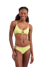 Carica l'immagine nel visualizzatore di Gallery, Model Front: Rio De Sol Haut Top Bora-Citrus Bra-Trio