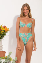 Carica l'immagine nel visualizzatore di Gallery, Model Front: Rio De Sol Haut Top Botanic Balconet