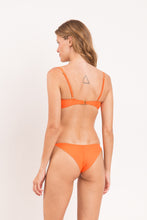 Carica l'immagine nel visualizzatore di Gallery, Model Back: Rio De Sol Haut Top Dende Bandeau-Crispy