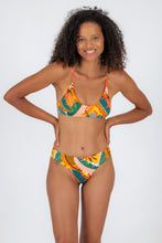 Carica l'immagine nel visualizzatore di Gallery, Model Front: Rio De Sol Haut Top El-Arco Bralette-Orange