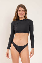 Carica l'immagine nel visualizzatore di Gallery, Model Front: Rio De Sol Haut Top Lava Reef