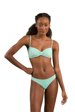 Carica l'immagine nel visualizzatore di Gallery, Model Front: Rio De Sol Haut Top Malibu-Menta Bandeau-Duo