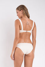 Carica l'immagine nel visualizzatore di Gallery, Model Back: Rio De Sol Haut Top Malibu-Natural Amelia
