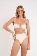 Carica l'immagine nel visualizzatore di Gallery, Model Front: Rio De Sol Haut Top Malibu-Natural Bandeau-Iris