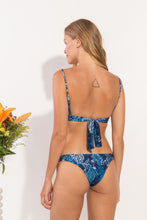 Carica l'immagine nel visualizzatore di Gallery, Model Back: Rio De Sol Haut Top Reef Tri-Cos