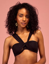 Carica l'immagine nel visualizzatore di Gallery, Model Front: Saha Haut Top Duna Black Utopian